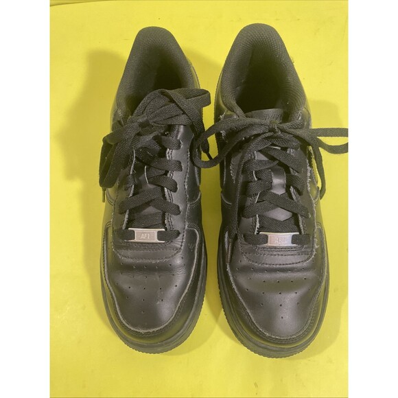Nike Air Force 1 07 Low Triple Youth Unisex  Black  6 1/2Y Sneakers - Picture 1 of 5